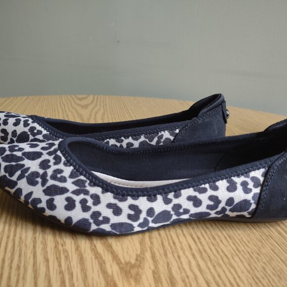 Anne Klein AK Sport leopard print fabric flats - EUC - size 8.5 - Picture 6 of 9